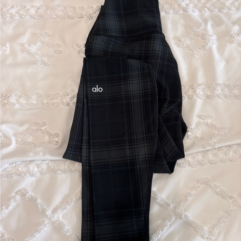 ALO Yoga Black Plaid Bottoms size small